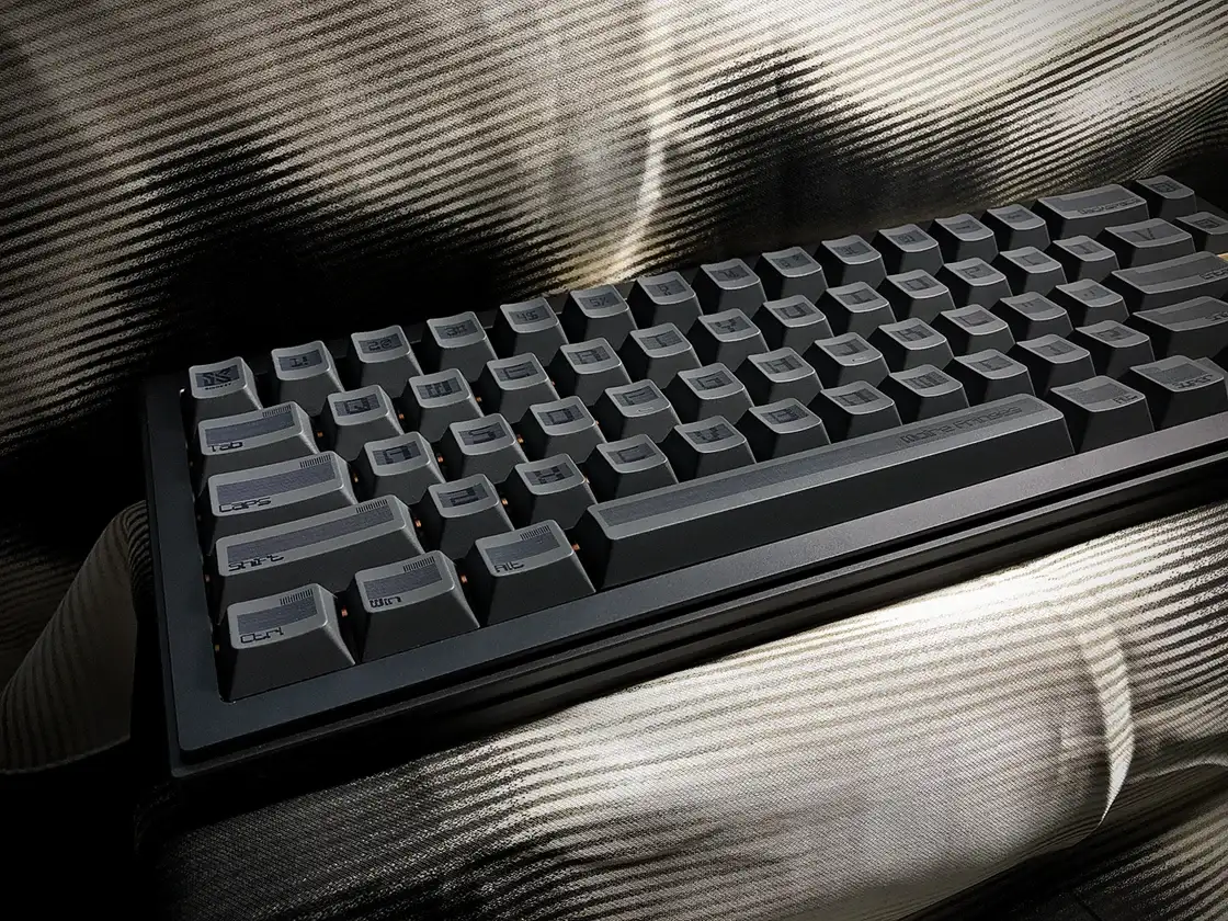 SINOKEY Moire Pattern PBT Black Retro Keycap Set Monochrome black keycap set with moire texture and minimalist typography.
