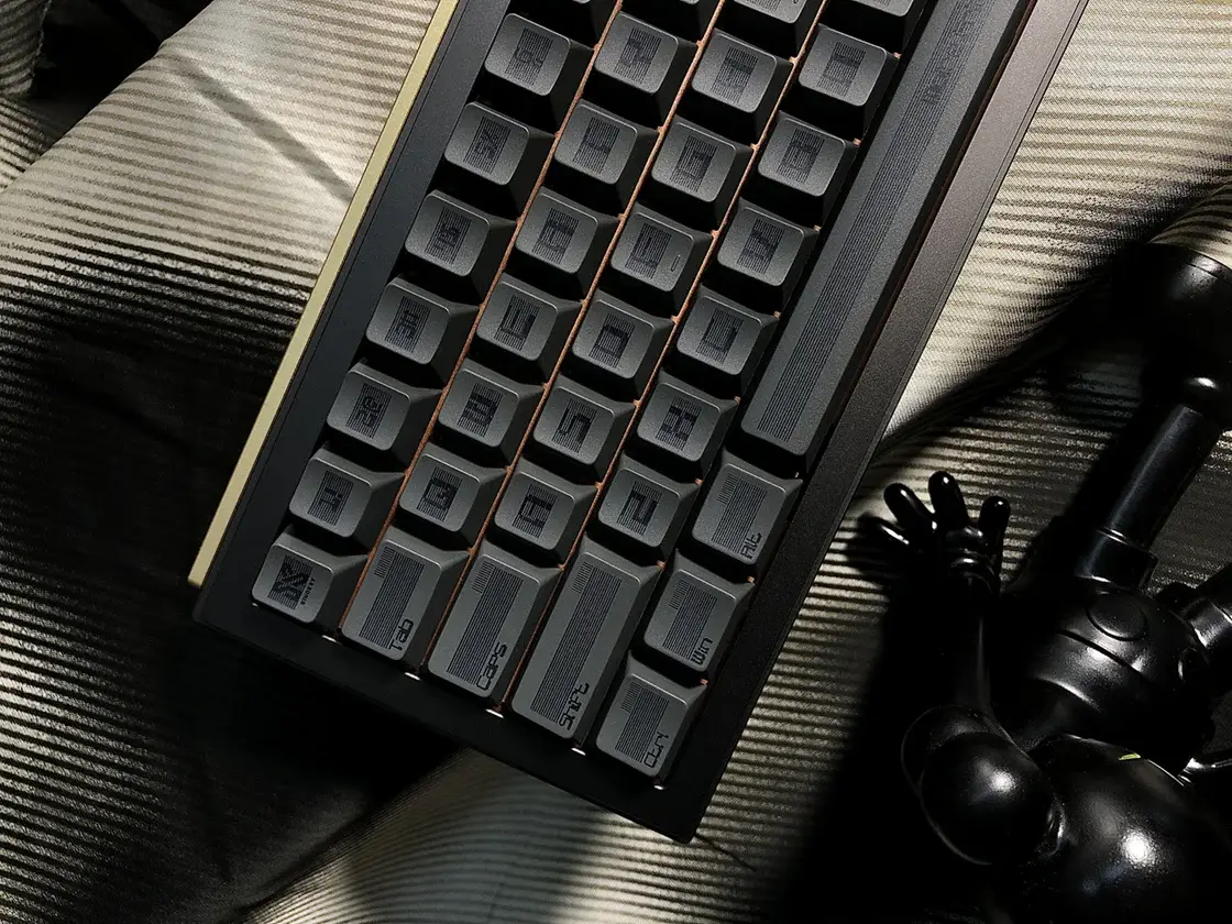 SINOKEY Moire Pattern PBT Black Retro Keycap Set High-contrast moire pattern black keycap set with a subtle stripe effect.