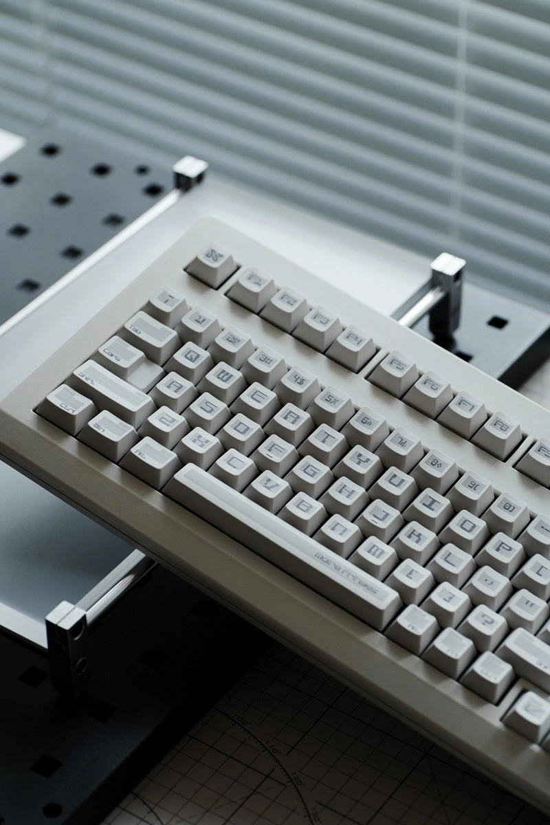 PBT White Retro keycaps with five-sided dye-sublimation for lasting durability.