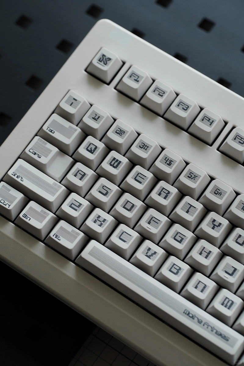 SINOKEY Moire Pattern PBT White Retro Keycap Set Moire Pattern White Retro keycap set with a modern industrial aesthetic.