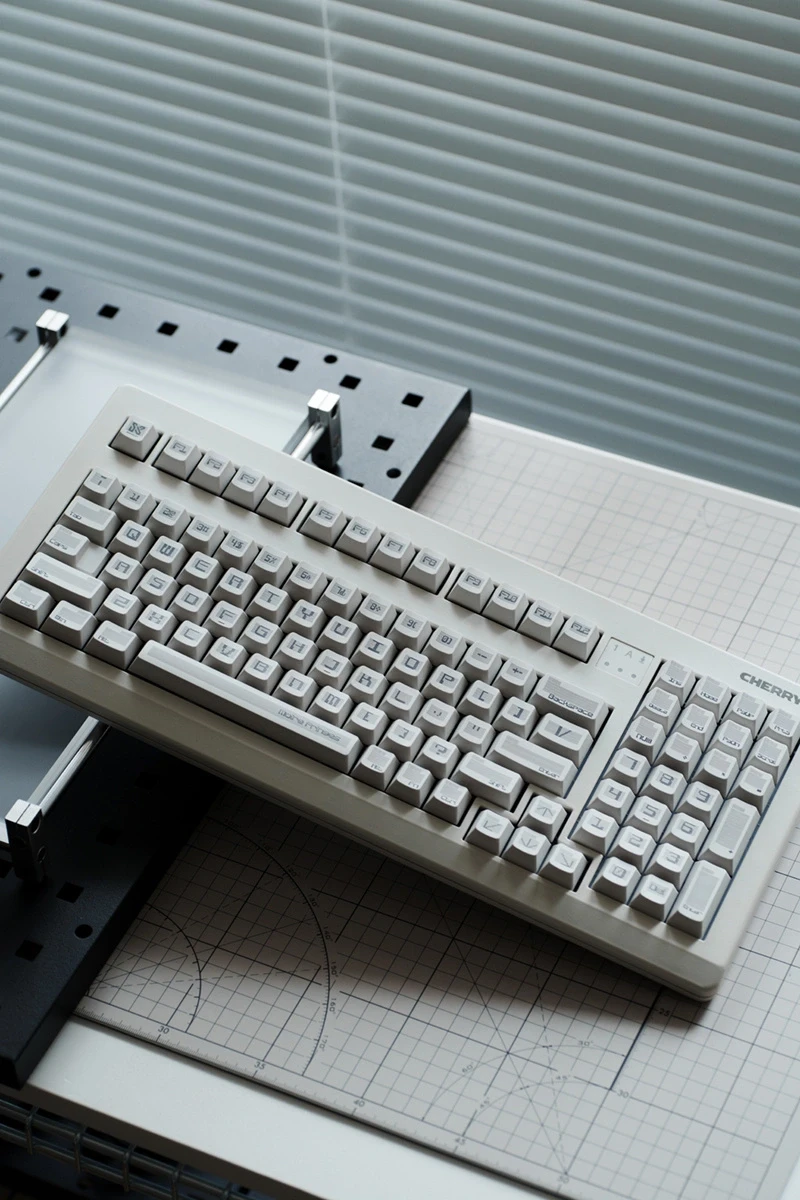 SINOKEY Moire Pattern PBT White Retro Keycap Set Moire Pattern White Retro keycaps, MX-compatible and 1.7mm thick.
