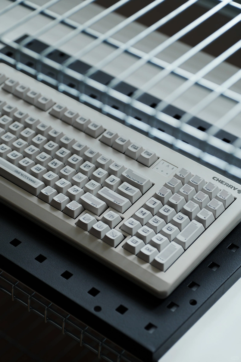 SINOKEY Moire Pattern PBT White Retro Keycap Set Moire Pattern White Retro keycap set with vintage terminal aesthetics.