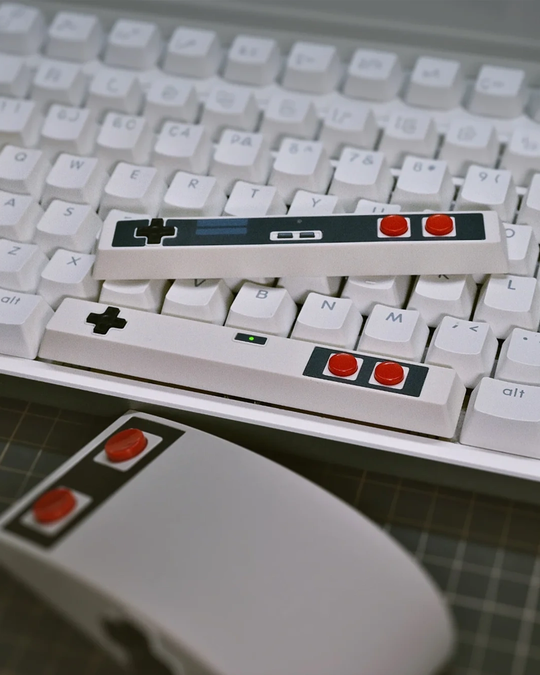 Retro Gaming Controller Style Spacebar Keycap keysfusion-retro-gaming-controller-spacebar-keycap-installed