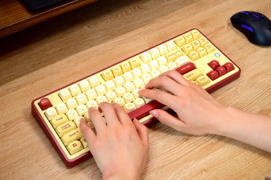 Finger Placement on MOA Profile — Typing Angle Diagram Diagram showing finger placement and typing angle on a MOA profile keycap with spherical depression highlighted