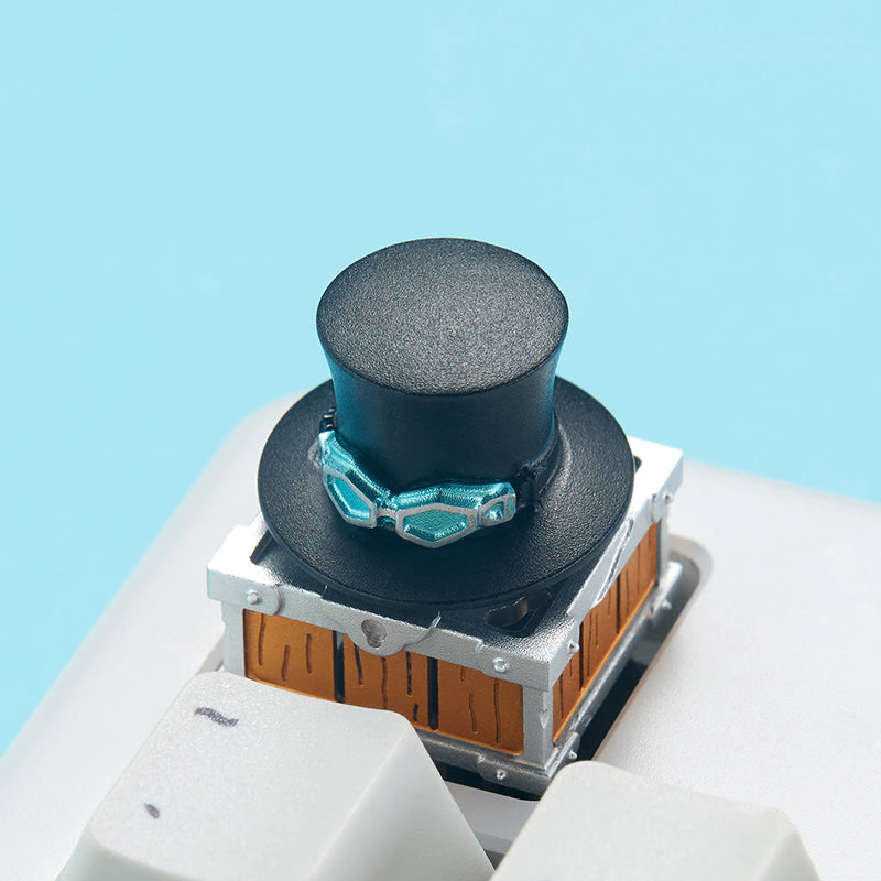 keysfusion-zomoplus-sabo-rotating-black-top-hat-aluminum-artisan-keycap-front-angle Front angle of a black top hat keycap with teal goggles and a chest base.