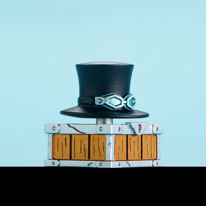 keysfusion-zomoplus-sabo-rotating-black-top-hat-aluminum-artisan-keycap-side-profile Side profile of a black top hat keycap with teal goggles and metal-look chest base.
