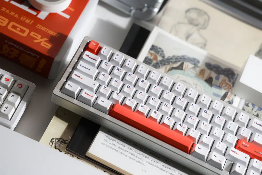 White keycaps with an orange spacebar and accent keys on a gray keyboard.