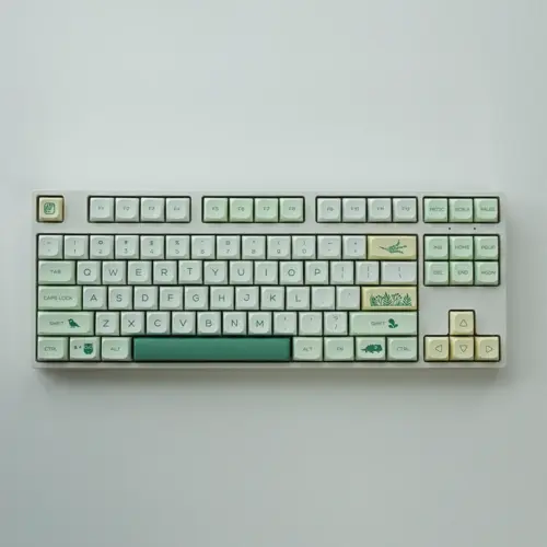 Green Botanical XDA Profile Keycaps Front View Front view of a keyboard fitted with green and white botanical and animal themed keycaps.